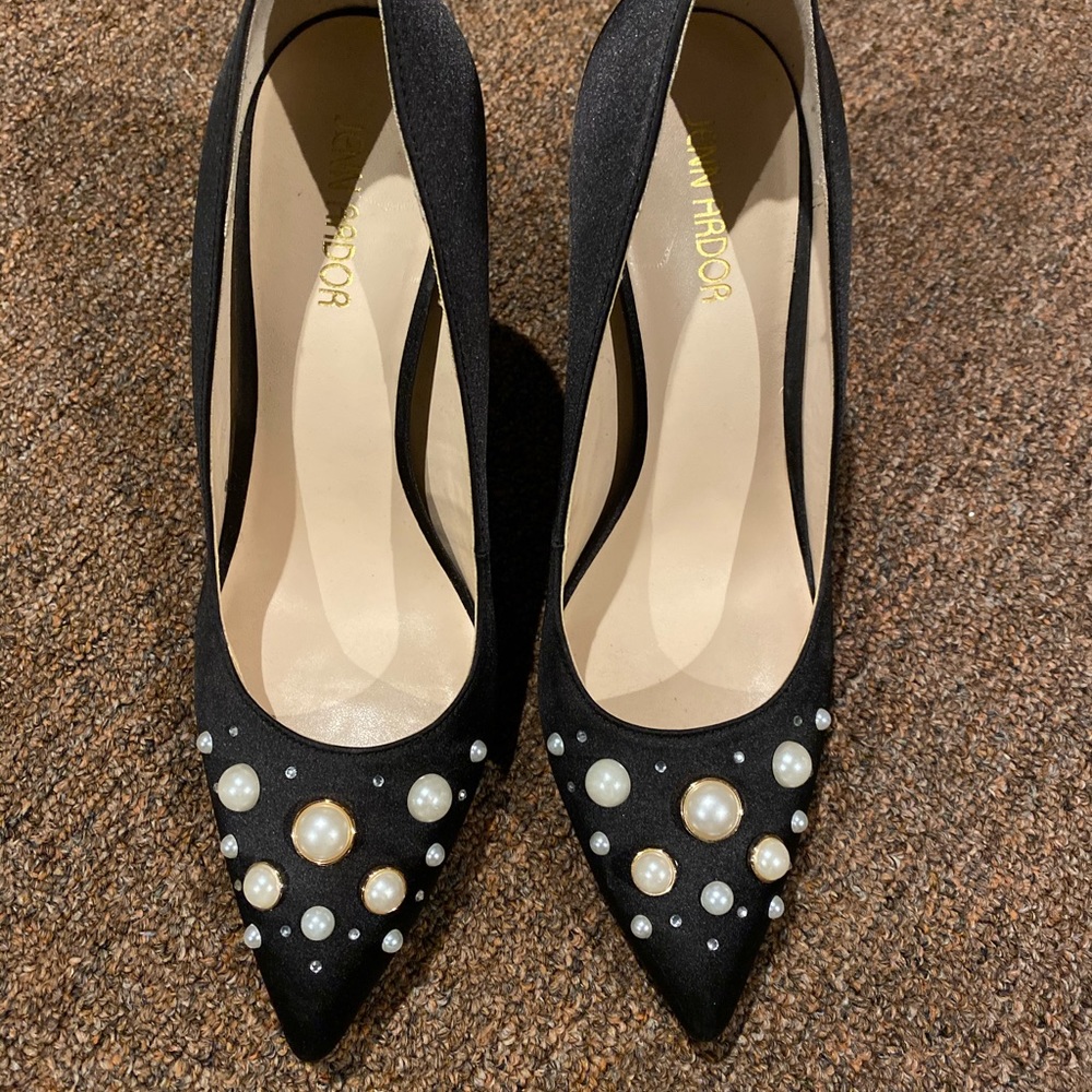 Black Pumps